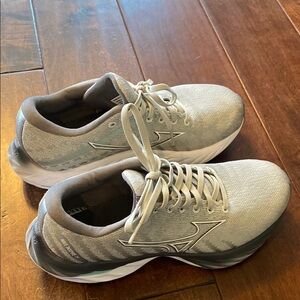 Mizuno Wave Inspire 19 Women’s Gray Running Shoes